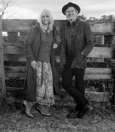 Emmylou Harris a Rodney Crowell (Foto: David McClister / Sacks & Co.)